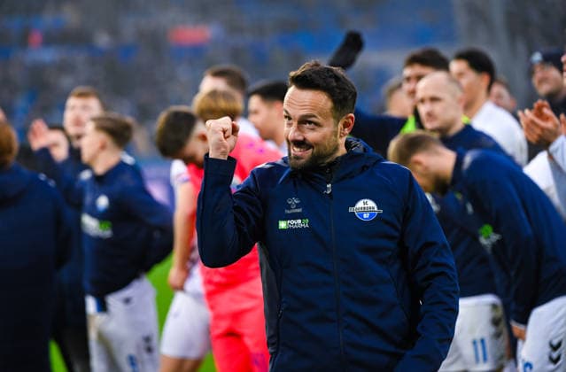 Coach Ralf Kettemann SC Paderborn gestures and celebrates the win after the 2 Bundesliga match between Karlsruher SC and SC Paderborn at BBBank Wildpark on December 13, 2025 in Karlsruhe, Germany Photo by Silas Schüller DeFodi Images Coach Ralf Kettemann SC Paderborn gestures and celebrates the win after the 2 Bundesliga match between Karlsruher SC and SC Paderborn at BBBank Wildpark on December 13, 2025 in Karlsruhe, Germany Photo by Silas Schüller DeFodi Images DFB DFL REGULATIONS PROHIBIT ANY USE OF PHOTOGRAPHS AS IMAGE SEQUENCES AND OR QUASI VIDEO Photo by Silas Schueller DeFodi Images