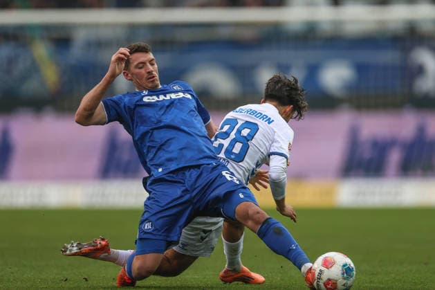 Nicolai Rapp Karlsruher SC, 06 in duel with Lucas Copado SC Paderborn 07, 28 , Karlsruher SC vs SC Paderborn 07, 2 Bundesliga, Matchday 16, 2025 2026, 13 12 2025, DFL REGULATES PROHIBIT ANY USE OF PHOTOGRAPHS AS IMAGE SEQUENCES AND OR QUASI VIDEO, Karlsruher SC vs SC Paderborn 07, 2 Bundesliga, Matchday 16, 2025 2026, 13 12 2025 Karlsruhe Copyright: xEibner-Pressefoto JanxPrihodax EP_JPA