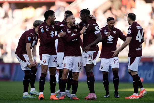 TorinoÕs Nikola Vlasic celebrates after scoring the 1-0 goal for his team during the Serie A soccer match between Torino Fc and Cremonese at the Stadio Olimpico Grande Torino in Turin, north west Italy - Dicember 8, 2025. - Soccer  Copyright: xFabioxFerrari LaPressex