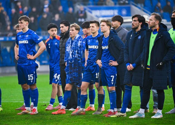 Dzenis Burnic Karlsruher SC , Roko Simic Karlsruher SC , Marvin Wanitzek Karlsruher SC and Paul Scholl Karlsruher SC are disappointed after the 2 Bundesliga match between Karlsruher SC and SC Paderborn at BBBank Wildpark on December 13, 2025 in Karlsruhe, Germany Photo by Silas Schüller DeFodi Images Dzenis Burnic Karlsruher SC , Roko Simic Karlsruher SC , Marvin Wanitzek Karlsruher SC and Paul Scholl Karlsruher SC are disappointed after the 2 Bundesliga match between Karlsruher SC and SC Paderborn at BBBank Wildpark on December 13, 2025 in Karlsruhe, Germany Photo by Silas Schüller DeFodi Images DFB DFL REGULATIONS PROHIBIT ANY USE OF PHOTOGRAPHS AS IMAGE SEQUENCES AND OR QUASI VIDEO Photo by Silas Schueller DeFodi Images