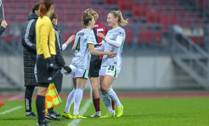 GER, Nuremberg, 1 FC Nuremberg vs VfL Wolfsburg, Google Pixel Bundesliga, Football, DFB, Season 2025 2026, Max Morlock Stadium, 13 Matchday in Picture Comeback Sophia Kleinherne VfL Wolfsburg 4 DFB DFL REGULATIONS PROHIBIT ANY USE OF PHOTOGRAPHS AS IMAGE SEQUENCES AND OR QUASI VIDEO, 13 12 2025 Copyright: HMBxMedia HendrikxHamelau