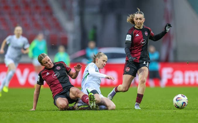 GER, Nuremberg, 1 FC Nuremberg vs VfL Wolfsburg, Google Pixel Bundesliga, Football, DFB, Season 2025 2026, Max Morlock Stadion, 13 Matchday in picture v l Beatrix FördÅs 1 FC Nuremberg Women 27 , Vivien Endemann VfL Wolfsburg 25 , Lara Meroni 1 FC Nuremberg Women 11 , Duel DFB DFL REGULATIONS PROHIBIT ANY USE OF PHOTOGRAPHS AS IMAGE SEQUENCES AND OR QUASI VIDEO, 13 12 2025 Copyright: HMBxMedia HendrikxHamelau