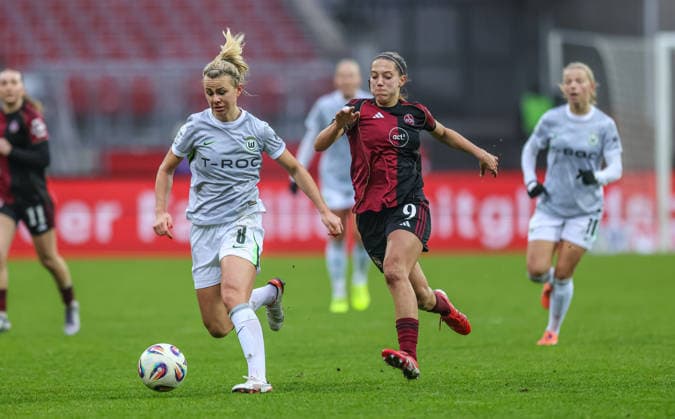 GER, Nuremberg, 1 FC Nuremberg vs VfL Wolfsburg, Google Pixel Bundesliga, Soccer, DFB, Season 2025 2026, Max Morlock Stadium, 13 Matchday in picture v l Lena Lattwein VfL Wolfsburg 8 , Laura Miller 1 FC Nuremberg Women 9 DFB DFL REGULATIONS PROHIBIT ANY USE OF PHOTOGRAPHS AS IMAGE SEQUENCES AND OR QUASI VIDEO, 13 12 2025 Copyright: HMBxMedia HendrikxHamelau