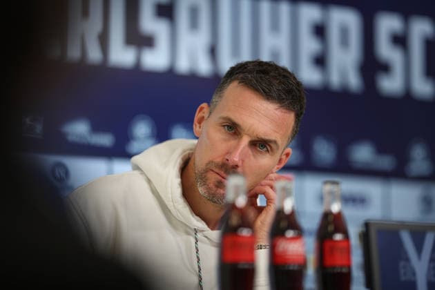 Christian Eichner Karlsruher SC, Head Coach at the post-match press conference, Karlsruher SC vs SC Paderborn 07, 2 Bundesliga, Matchday 16, 2025 2026, 13 12 2025, DFL REGULATES PROHIBIT ANY USE OF PHOTOGRAPHS AS IMAGE SEQUENCES AND OR QUASI VIDEO, Karlsruher SC vs SC Paderborn 07, 2 Bundesliga, Matchday 16, 2025 2026, 13 12 2025 Karlsruhe Copyright: xEibner-Pressefoto JanxPrihodax EP_JPA