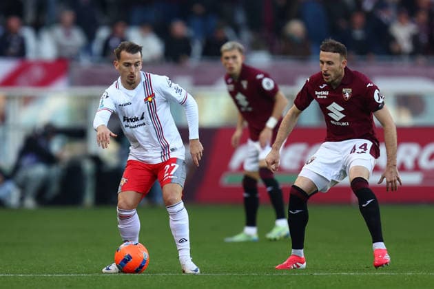 Jari Vandeputte (US Cremonese) controls the ball, Serie A, Torino FC v US Cremonese, Olimpico, December 13, 2025, Turin, Italy.