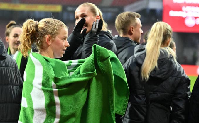 13 12 2025 Soccer season 2025 2026 1 Google Pixel Women Bundesliga 13 Matchday 1 FC Nürnberg FCN Club Clubfrauen VfL Wolfsburg Sportfoto Zink xwoxzix Justine Kielland 18, VfL Wolfsburg after the end of the match