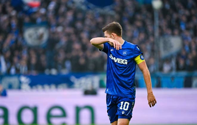 Marvin Wanitzek Karlsruher SC gestures and looks frustrated during the 2 Bundesliga match between Karlsruher SC and SC Paderborn at BBBank Wildpark on December 13, 2025 in Karlsruhe, Germany Photo by Silas Schüller DeFodi Images Marvin Wanitzek Karlsruher SC gestures and looks frustrated during the 2 Bundesliga match between Karlsruher SC and SC Paderborn at BBBank Wildpark on December 13, 2025 in Karlsruhe, Germany Photo by Silas Schüller DeFodi Images DFB DFL REGULATIONS PROHIBIT ANY USE OF PHOTOGRAPHS AS IMAGE SEQUENCES AND OR QUASI VIDEO Photo by Silas Schueller DeFodi Images