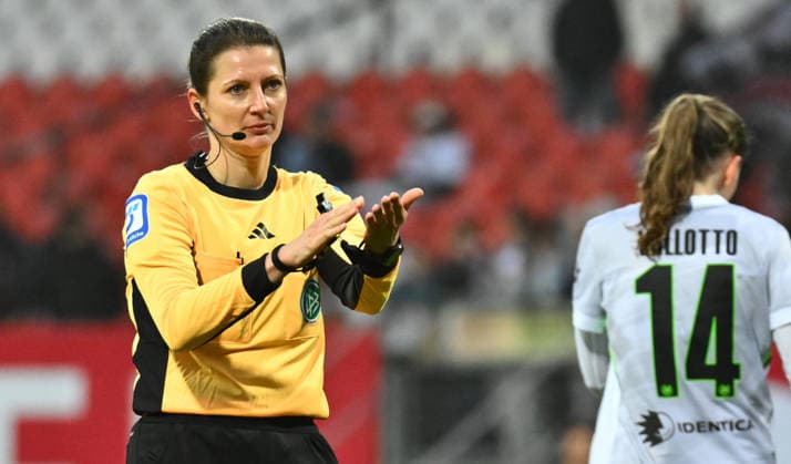 13 12 2025 Soccer season 2025 2026 1 Google Pixel Women Bundesliga 13 Matchday 1 FC Nürnberg FCN Club Clubfrauen VfL Wolfsburg Sportfoto Zink xwoxzix Annika Kost Referee