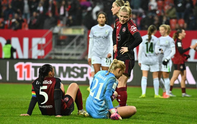 13 12 2025 Soccer season 2025 2026 1 Google Pixel Women Bundesliga 13 Matchday 1 FC Nürnberg FCN Club Clubfrauen VfL Wolfsburg Sportfoto Zink xwoxzix Clara Fröhlich Froehlich 5, 1 FC Nürnberg FCN Larissa Rusek 21, 1 FC Nürnberg FCN Franziska Mai 18, 1 FC Nürnberg FCN disappointed Disappointment after the end of the match