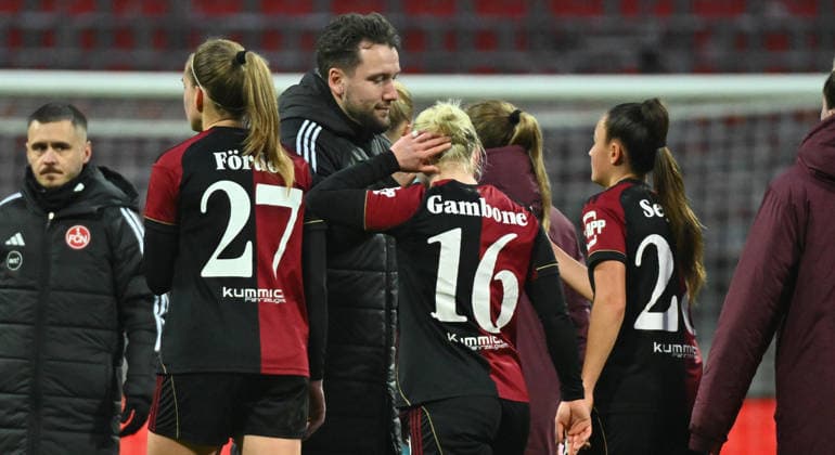 13 12 2025 Soccer Season 2025 2026 1 Google Pixel Women Bundesliga 13 Matchday 1 FC Nürnberg FCN Club Clubfrauen VfL Wolfsburg Sportfoto Zink xwoxzix Thomas Oostendorp Coach 1 FC Nürnberg FCN and Team Team disappointed Disappointment after the end of the match