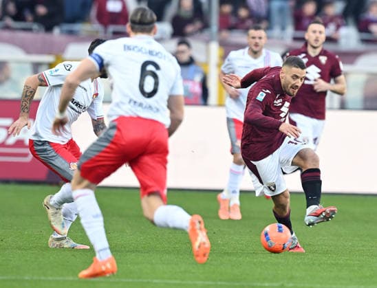 December 13, 2025, Turin, Italy: Torino s Nicola Vlasic in action during the Italian Serie A soccer match Torino FC vs US Cremonese at the Olimpico Grande Torino Stadium in Turin, Italy, 13 December 2025 ANSA ALESSANDRO DI MARCO. Serie A: Torino FC - US Cremonese  - ZUMAa110 20251213_zaf_a110_017 Copyright: xAlessandroxDixMarcox