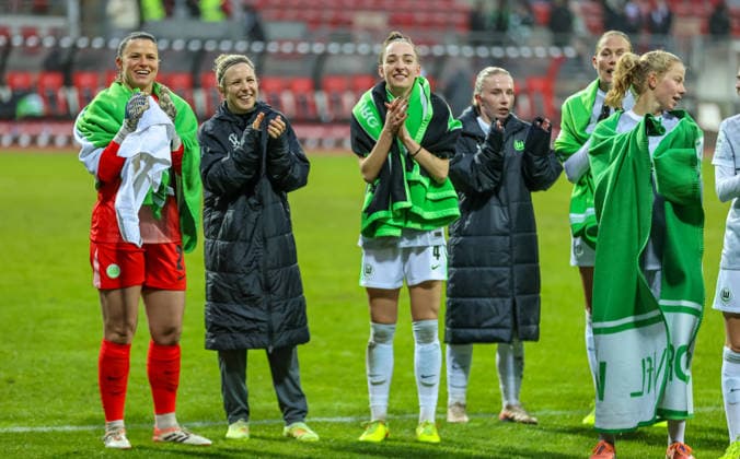 GER, Nuremberg, 1 FC Nuremberg vs VfL Wolfsburg, Google Pixel Bundesliga, Football, DFB, Season 2025 2026, Max Morlock Stadion, 13 Matchday in picture Cheers and joy after the victory of 6 1 after goals against FC Nuremberg at Vfl Wolfsburg Women, DFB DFL REGULATIONS PROHIBIT ANY USE OF PHOTOGRAPHS AS IMAGE SEQUENCES AND OR QUASI VIDEO, 13 12 2025 Copyright: HMBxMedia HendrikxHamelau