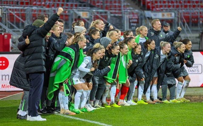 GER, Nuremberg, 1 FC Nuremberg vs VfL Wolfsburg, Google Pixel Bundesliga, Football, DFB, Season 2025 2026, Max Morlock Stadium, 13 Matchday in picture Cheers and joy after the victory of 6 1 after goals against FC Nuremberg at Vfl Wolfsburg Women DFB DFL REGULATIONS PROHIBIT ANY USE OF PHOTOGRAPHS AS IMAGE SEQUENCES AND OR QUASI VIDEO, 13 12 2025 Copyright: HMBxMedia HendrikxHamelau