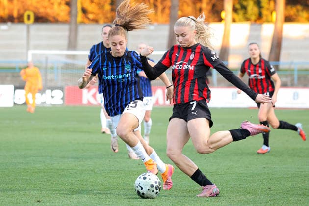 Merlo Beatrice and Kyvag Thea during AC Milan vs Inter - FC Internazionale, Italian football Serie A Women match in Milan, Italy, December 13 2025  Copyright: xRobertaxCorradin IPAxSportx xipa-agency.netx xx IPA_69102033 IPA_Agency_IPA69102033