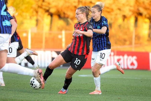 Van Dooren Kayleigh and Magull Lina Marie during AC Milan vs Inter - FC Internazionale, Italian football Serie A Women match in Milan, Italy, December 13 2025  Copyright: xRobertaxCorradin IPAxSportx xipa-agency.netx xx IPA_69102088 IPA_Agency_IPA69102088
