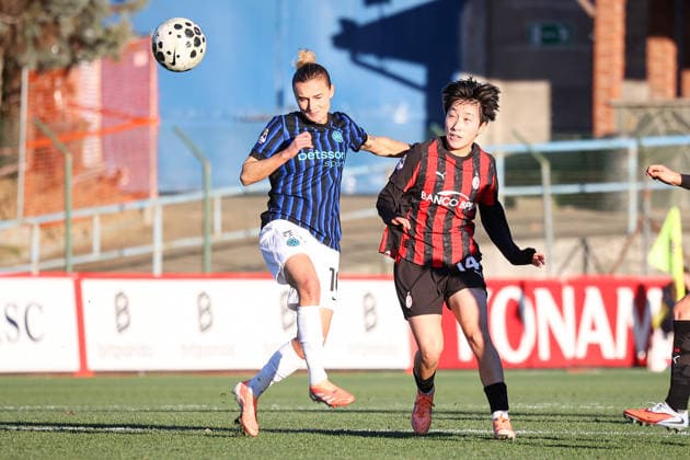 Park Soo Jeong and Magull Lina Marie during AC Milan vs Inter - FC Internazionale, Italian football Serie A Women match in Milan, Italy, December 13 2025  Copyright: xRobertaxCorradin IPAxSportx xipa-agency.netx xx IPA_69098611 IPA_Agency_IPA69098611