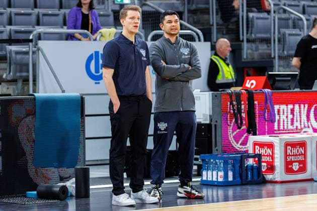 Alex Vogel MLP Academics Heidelberg, Sporting Director , Danny Jansson MLP Academics Heidelberg, Coach , BMA365 Bamberg Baskets vs MLP Academics Heidelberg, Basketball, easyCredit BBL, Matchday 10, 13 12 2025 BMA365 Bamberg Baskets vs MLP Academics Heidelberg, Basketball, easyCredit BBL, Matchday 10, 13 12 2025 Bamberg Copyright: xEibner-Pressefoto G.xSantemizx EP_EER