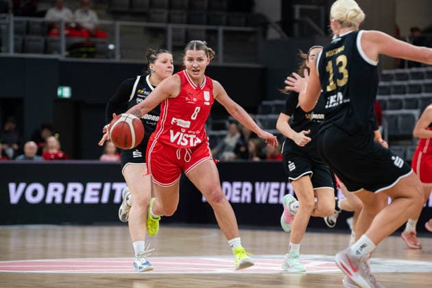 Damen 2. Bundesliga, Bamberg Baskets vs. Baskets Jena Germany ,Bamberg, Brose Arena - 13 Dec 2025 - Basketball, Damen 2. Bundesliga - Bamberg Baskets vs. Baskets Jena Image: Stephanie Sachnovski (Bamberg Baskets) in action. Bamberg Brose Arena Bayern Germany Copyright: xPresseFotoxEvans xRyanxEvansx
