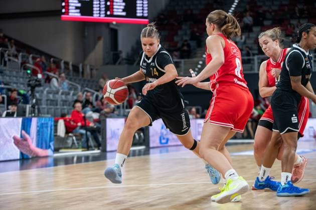 Damen 2. Bundesliga, Bamberg Baskets vs. Baskets Jena Germany ,Bamberg, Brose Arena - 13 Dec 2025 - Basketball, Damen 2. Bundesliga - Bamberg Baskets vs. Baskets Jena Image: (fLTR) Alicia Rosanke (Baskets Jena), Stephanie Sachnovski (Bamberg Baskets) Bamberg Brose Arena Bayern Germany Copyright: xPresseFotoxEvans xRyanxEvansx