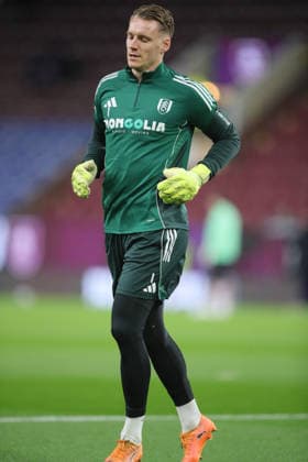 Burnley v Fulham Premier League 13 12 2025. Bernd Leno of Fulham warms up before the Premier League match between Burnley and Fulham at Turf Moor, Burnley, England on 13 December 2025. Burnley Turf Moor Lancashire England Editorial use only DataCo restrictions apply See www.football-dataco.com , Copyright: xAlunxRobertsx PSI-23400-0025