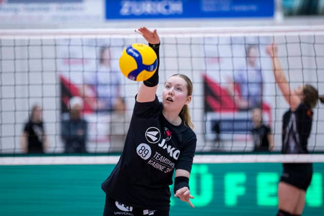 1 Volleyball Bundesliga Women Schwarz Weiss Erfurt vs Skurios Volleys Borken Erfurt 13 12 2025 Warm-up Lea Feistritzer 8 Schwarz Weiss Erfurt 1 Volleyball Bundesliga Women Schwarz Weiss Erfurt vs Skurios Volleys Borken Riethsporthalle Erfurt 13 12 2025 Copyright: xBEAUTIFULxSPORTS Duehringx