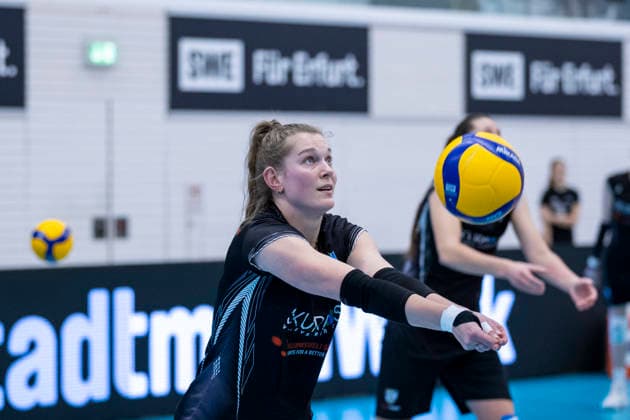 1 Volleyball Bundesliga Women Schwarz Weiss Erfurt vs Skurios Volleys Borken Erfurt 13 12 2025 Warm-up Pia Mohr 11 Skurios Volleys Borken 1 Volleyball Bundesliga Women Schwarz Weiss Erfurt vs Skurios Volleys Borken Riethsporthalle Erfurt 13 12 2025 Copyright: xBEAUTIFULxSPORTS Duehringx