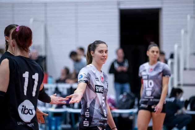 1 Volleyball Bundesliga Women Schwarz Weiss Erfurt vs Skurios Volleys Borken Erfurt 13 12 2025 Warm-up Emilie Respaut 5 Schwarz Weiss Erfurt and Isabel Kova i 11 Schwarz Weiss Erfurt left 1 Volleyball Bundesliga Women Schwarz Weiss Erfurt vs Skurios Volleys Borken Riethsporthalle Erfurt 13 12 2025 Copyright: xBEAUTIFULxSPORTS Duehringx