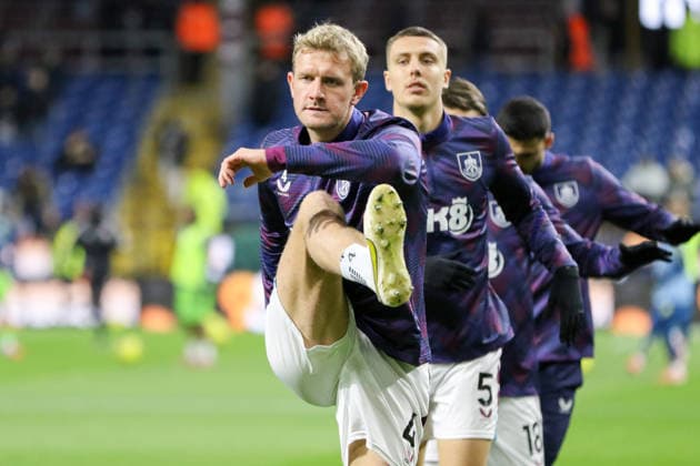 Joe Worrall (4 Burnley) before the Premier League match between Burnley and Fulham at Turf Moor in Burnley, England on December 13th 2025. Copyright: xSeanxChandlerx xSPPx Sportspressphoto_SPR73070
