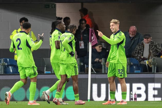 Premier League Burnley v Fulham Emile Smith Rowe of Fulham celebrates his goal to make it 0-1 celebrates his goal to make it during the Premier League match Burnley vs Fulham at Turf Moor, Burnley, United Kingdom, 13th December 2025 (Photo by Mark Cosgrove News Images) Burnley Turf Moor Lancashire United Kingdom Copyright: xMarkxCosgrove NewsxImagesx