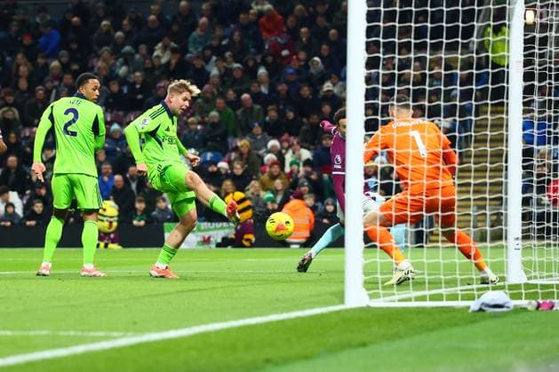 Emile Smith Rowe of Fulham scores to make it 0-1 and celebrates Burnley v Fulham, Premier League, Football, Turf Moor, Burnley, UK - 13 Dec 2025Burnley Turf Moor United Kingdom EDITORIAL USE ONLY No use with unauthorised audio, video, data, fixture lists, club league logos or live services. Online in-match use limited to 120 images, no video emulation. No use in betting, games or single club league player publications. Copyright: xPaulxCurrie Shutterstockx 16081563bt