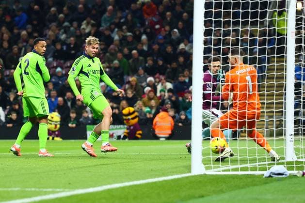 Emile Smith Rowe of Fulham scores to make it 0-1 and celebrates Burnley v Fulham, Premier League, Football, Turf Moor, Burnley, UK - 13 Dec 2025Burnley Turf Moor United Kingdom EDITORIAL USE ONLY No use with unauthorised audio, video, data, fixture lists, club league logos or live services. Online in-match use limited to 120 images, no video emulation. No use in betting, games or single club league player publications. Copyright: xPaulxCurrie Shutterstockx 16081563bu