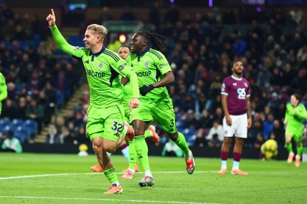 Emile Smith Rowe of Fulham scores to make it 0-1 and celebrates Burnley v Fulham, Premier League, Football, Turf Moor, Burnley, UK - 13 Dec 2025Burnley Turf Moor United Kingdom EDITORIAL USE ONLY No use with unauthorised audio, video, data, fixture lists, club league logos or live services. Online in-match use limited to 120 images, no video emulation. No use in betting, games or single club league player publications. Copyright: xPaulxCurrie Shutterstockx 16081563cd