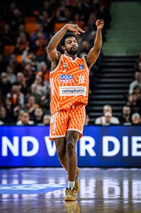 Neu Ulm, Germany, 13 12 25 Malik Osborne ratiopharm ulm gestures, gestures, cheers during the Basketball Bundesliga match between ratiopharm ulm vs Rasta Vechta at ratiopharm Arena on December 13, 2025 in Neu Ulm, Germany Photo by Harry Langer DeFodi Images ratiopharm Arena, Germany, 13 12 25 Malik Osborne ratiopharm ulm gestures during the Basketball Bundesliga match between ratiopharm ulm vs Rasta Vechta at Neu Ulm on December 13, 2025 in ratiopharm Arena, Germany Photo by Harry Langer DeFodi Images Photo by Harry Langer DeFodi Images
