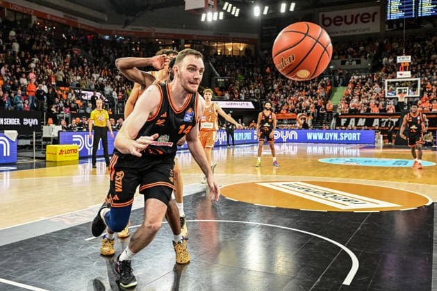 easyCredit BBL Ratiopharm Ulm against Rasta Vechta, Ratiopharm Arena Ulm 13 12 2025 Philipp Herkenhoff Rasta Vechta, 14 under the basket Ulm 13 12 2025 10 Matchday easyCredit BBL, Ratiopharm Ulm against Rasta Vechta, Ratiopharm Arena Ulm Copyright: xBEAUTIFULxSPORTS Märklx