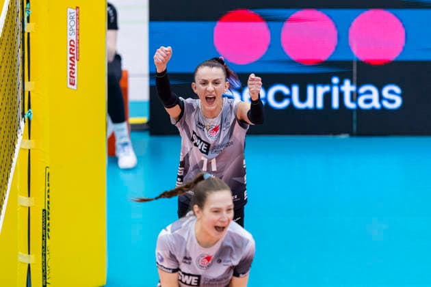 1 Volleyball Bundesliga Women Schwarz Weiss Erfurt vs Skurios Volleys Borken Erfurt 13 12 2025 Cheers, Isabel Kova i 11 Schwarz Weiss Erfurt and Lena Linke 6 Schwarz Weiss Erfurt below 1 Volleyball Bundesliga Women Schwarz Weiss Erfurt vs Skurios Volleys Borken Riethsporthalle Erfurt 13 12 2025 Copyright: xBEAUTIFULxSPORTS Duehringx
