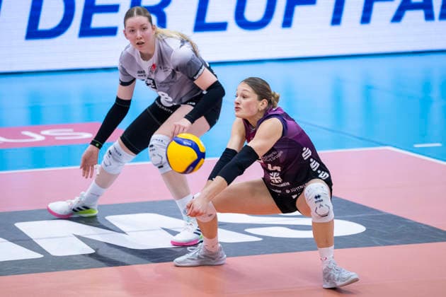 1 Volleyball Bundesliga Women Schwarz Weiss Erfurt vs Skurios Volleys Borken Erfurt 13 12 2025 Lotte Goertz 4 Schwarz Weiss Erfurt on the ball 1 Volleyball Bundesliga Women Schwarz Weiss Erfurt vs Skurios Volleys Borken Riethsporthalle Erfurt 13 12 2025 Copyright: xBEAUTIFULxSPORTS Duehringx