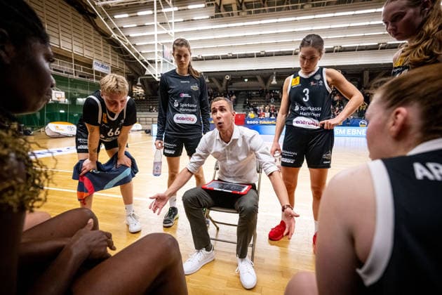 Basketball Berlin 13 12 2025 Season 2025 2026 DBBL 1 Bundesliga Alba Berlin TK Hannover Luchse Jesper Sundberg Hannover, Coach