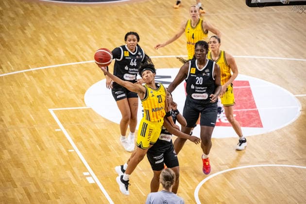 Basketball Berlin 13 12 2025 Season 2025 2026 DBBL 1 Bundesliga Alba Berlin TK Hannover Luchse Deeshyra Thomas Alba, No 21