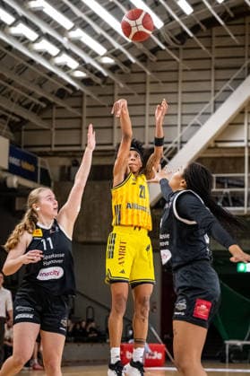Basketball Berlin 13 12 2025 Season 2025 2026 DBBL 1 Bundesliga Alba Berlin TK Hannover Luchse Deeshyra Thomas Alba, No 21