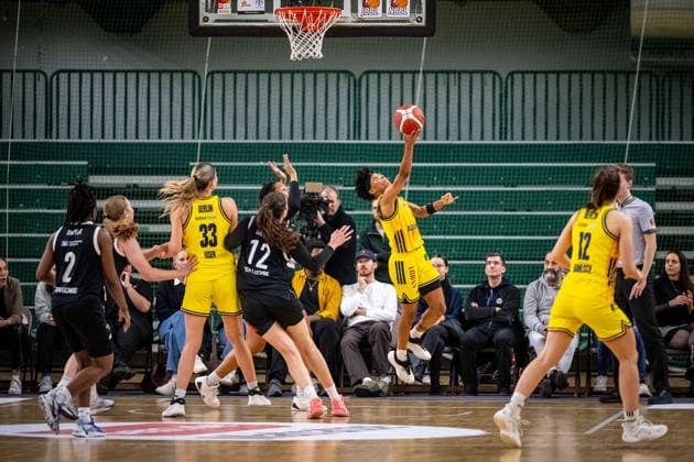 Basketball Berlin 13 12 2025 Season 2025 2026 DBBL 1 Bundesliga Alba Berlin TK Hannover Luchse Deeshyra Thomas Alba, No 21