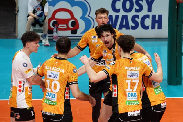 DEU, DVV, 1 VBL, BR Volleys vs TSV Hachingen Muenchen, 13 12 2025, Max Schmeling Halle, Berlin, DEU, DVV, 1 VBL, BR Volleys vs TSV Hachingen Muenchen, in the picture BR Volleys player circle, Maximilian Treiter BR Volleys 1 nordphotoxGmbHx xEngler nph00076