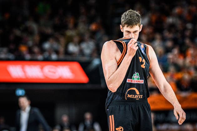 Neu Ulm, Germany, 13 12 25 Tibor Pleiss Rasta Vechta looks dejected during the Basketball Bundesliga match between ratiopharm ulm vs Rasta Vechta at ratiopharm Arena on December 13, 2025 in Neu Ulm, Germany Photo by Harry Langer DeFodi Images ratiopharm Arena, Germany, 13 12 25 Tibor Pleiss Rasta Vechta looks dejected during the Basketball Bundesliga match between ratiopharm ulm vs Rasta Vechta at Neu Ulm on December 13, 2025 in ratiopharm Arena, Germany Photo by Harry Langer DeFodi Images Photo by Harry Langer DeFodi Images