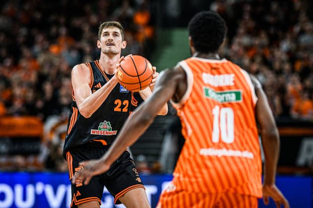Neu Ulm, Germany, 13 12 25 Tibor Pleiss Rasta Vechta and Malik Osborne ratiopharm ulm battle for the ball during the Basketball Bundesliga match between ratiopharm ulm vs Rasta Vechta at ratiopharm Arena on December 13, 2025 in Neu Ulm, Germany Photo by Harry Langer DeFodi Images ratiopharm Arena, Germany, 13 12 25 Tibor Pleiss Rasta Vechta and Malik Osborne ratiopharm ulm battle for the ball during the Basketball Bundesliga match between ratiopharm ulm vs Rasta Vechta at Neu Ulm on December 13, 2025 in ratiopharm Arena, Germany Photo by Harry Langer DeFodi Images Photo by Harry Langer DeFodi Images