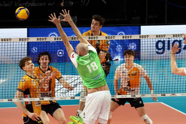 DEU, DVV, 1 VBL, BR Volleys vs TSV Hachingen Muenchen, 13 12 2025, Max Schmeling Halle, Berlin, DEU, DVV, 1 VBL, BR Volleys vs TSV Hachingen Muenchen, in the picture Jelle Bosma BR Volleys 11 , Nolan Flexen BR Volleys 9 , Arthur Wehner BR Volleys 17 , Maximilian Treiter BR Volleys 1 , Iven Fietje Ferch Haching Muenchen 18 nordphotoxGmbHx xEngler nph00076