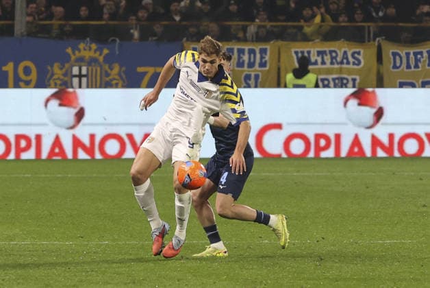 Matteo Pellegrino of Parma AC battle for the ball with Patric of SS Lazio during Parma Calcio vs SS Lazio, 15Â° Serie A Enilive 2025-26 game at Ennio Tardini in Parma (PR), Italy, on Dicember 13, 2025.  Copyright: xDavidexCasentini IPAxSportx xipa-agency.netx xx IPA_69109200 IPA_Agency_IPA69109200