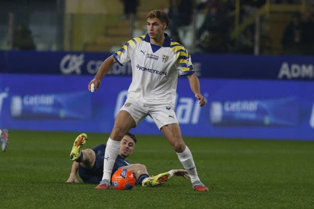 Matteo Pellegrino of Parma AC play the ball during Parma Calcio vs SS Lazio, 15Â° Serie A Enilive 2025-26 game at Ennio Tardini in Parma (PR), Italy, on Dicember 13, 2025.  Copyright: xDavidexCasentini IPAxSportx xipa-agency.netx xx IPA_69109328 IPA_Agency_IPA69109328