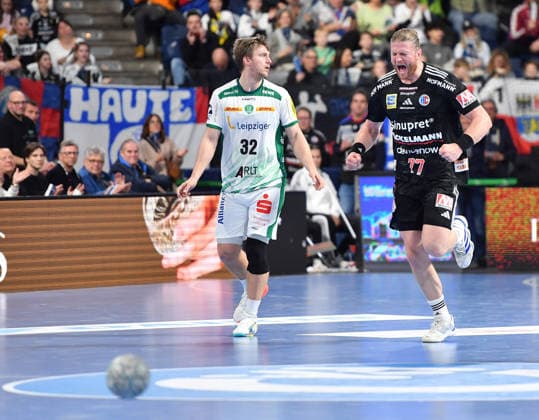 13 12 2025 Handball 1 Bundesliga DAIKIN HBL Season 2024 2025 17 Matchday HC Erlangen Metropolitan Region Nuremberg HCE SC DHfK Leipzig OGo xOGox Franz Semper 32, SC DHfK Leipzig Maciej Gebala 77, HC Erlangen HCE Jubel Freude