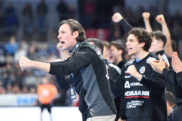 13 12 2025 Handball 1 Bundesliga DAIKIN HBL Season 2024 2025 17 Matchday HC Erlangen Metropolitan Region Nuremberg HCE SC DHfK Leipzig OGo xOGox Johannes Sellin Coach HC Erlangen HCE Jubel Freude