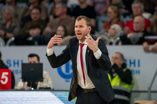 Brose Arena, Bamberg Baskets vs. MLP Academics Heidelberg Germany ,Bamberg, Brose Arena - 13 Dec 2025 - Basketball, Basketball Bundesliga - Bamberg Baskets vs. MLP Academics Heidelberg Image: Head Coach Anton Gavel (Bamberg Baskets) in the coaching zone. Bamberg Brose Arena Bayern Germany Copyright: xPresseFotoxEvans xRyanxEvansx