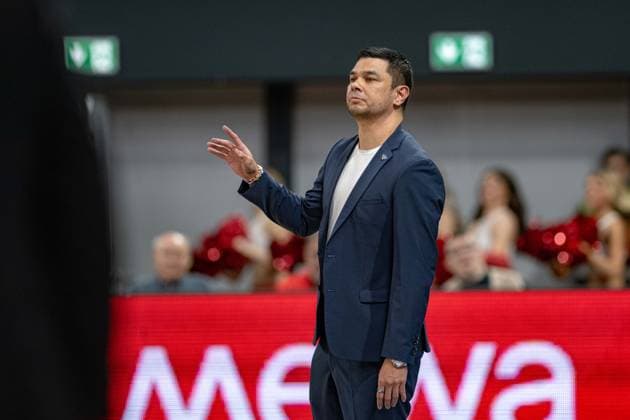 Brose Arena, Bamberg Baskets vs. MLP Academics Heidelberg Germany ,Bamberg, Brose Arena - 13 Dec 2025 - Basketball, Basketball Bundesliga - Bamberg Baskets vs. MLP Academics Heidelberg Image: Trainer Danny Jansson (MLP Academics Heidelberg) in the coaching zone. Bamberg Brose Arena Bayern Germany Copyright: xPresseFotoxEvans xRyanxEvansx